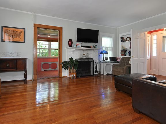 5th image of 47 Crestwood Ave