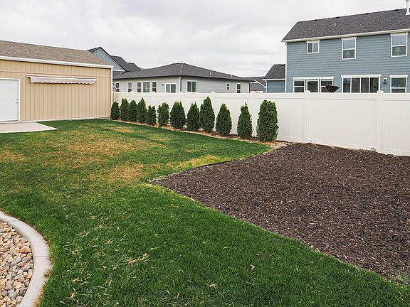 3rd image of 868 E Cliffrose Dr