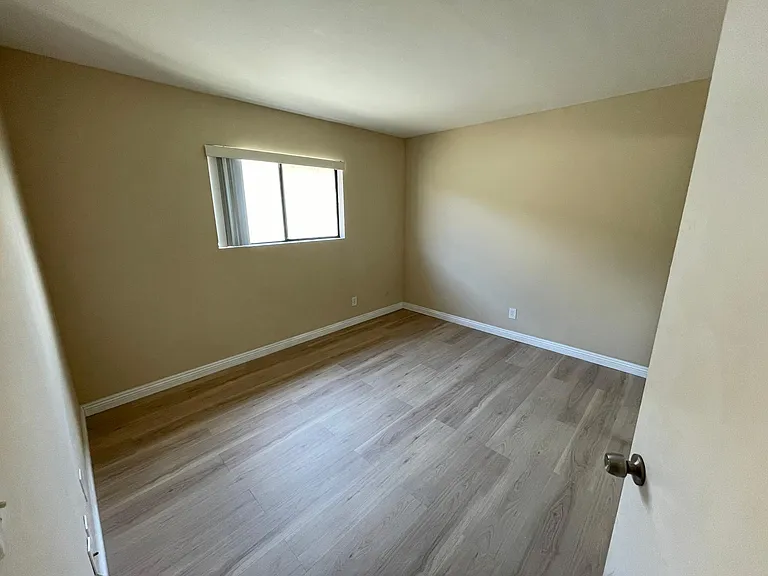 822 Victor Ave — Photo 11