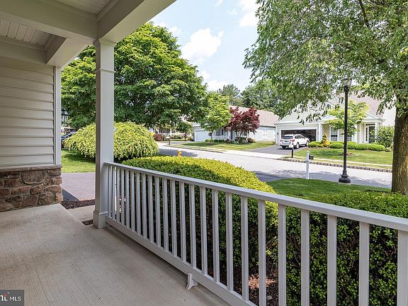 4th image of 325 Astilbe Dr