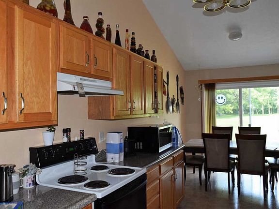 3rd image of 780 Townsen Pl