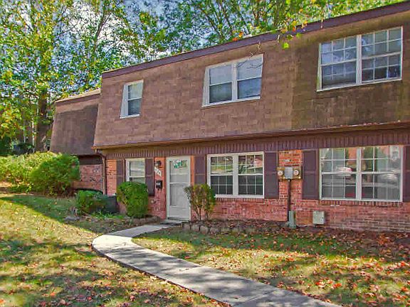 2nd image of 444 Marlington St