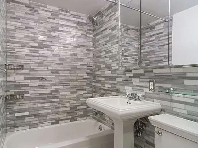 232 W 14th St #1A — Photo 2