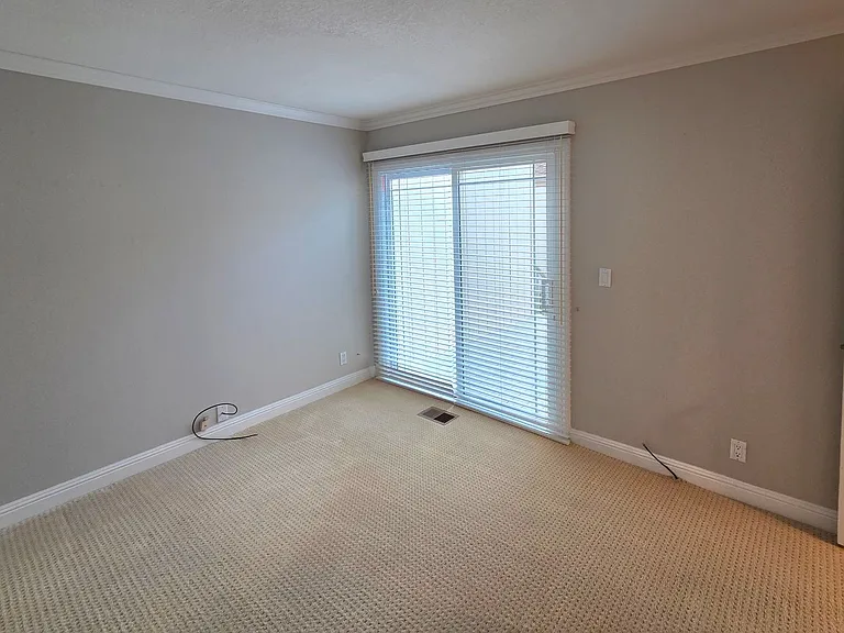 565 Rolling Hills Ln — Photo 17