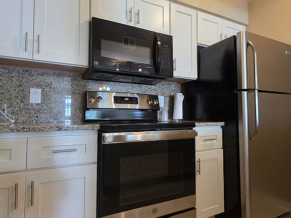 2nd image of 3419 Winkler Ave APT 509