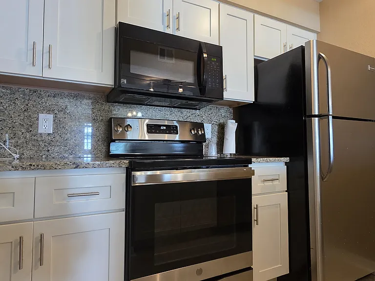 3419 Winkler Ave #509 — Photo 2