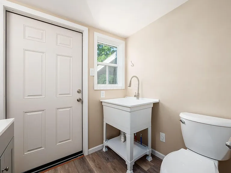 211 E Jenkins Ave — Photo 16