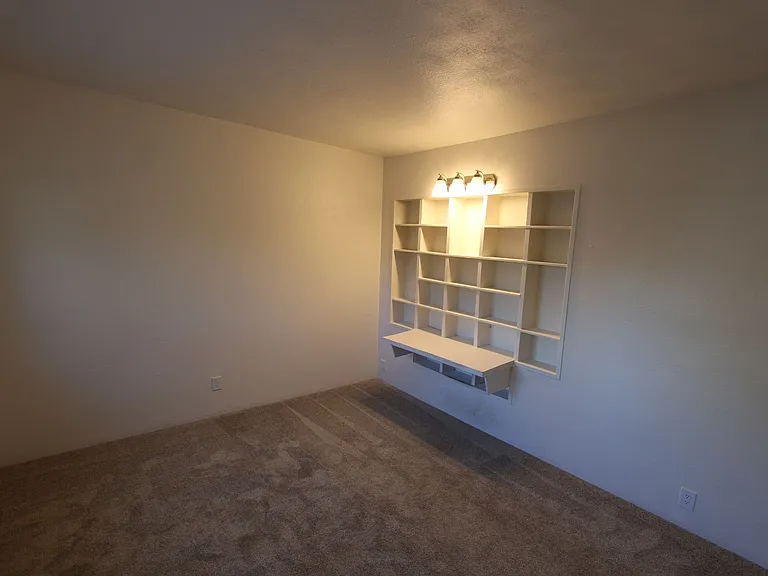 1612 N San Francisco St — Photo 12