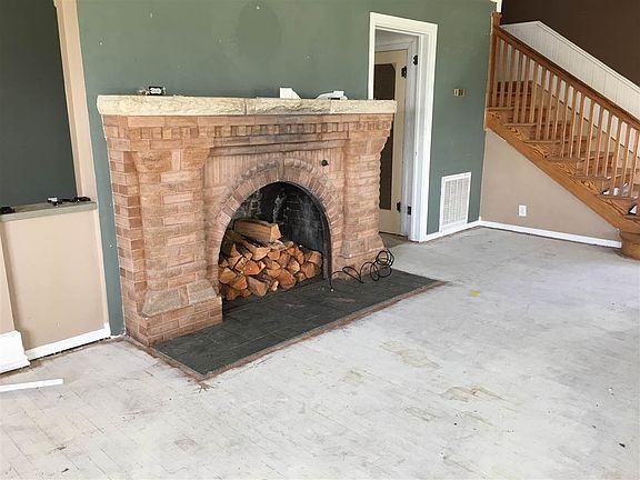 5th image of 3001 N Summit St