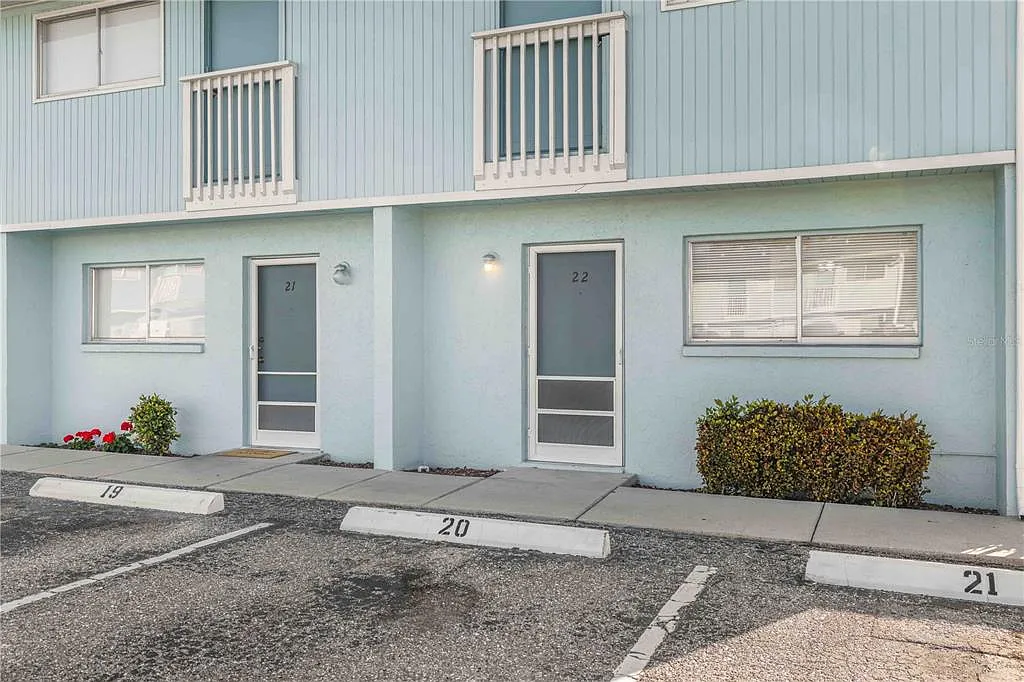 2 bed, 1.5 bath, 884 sqft, $1,800 — Photo 3