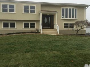 4 Bay Dr, Copiague, NY 11726