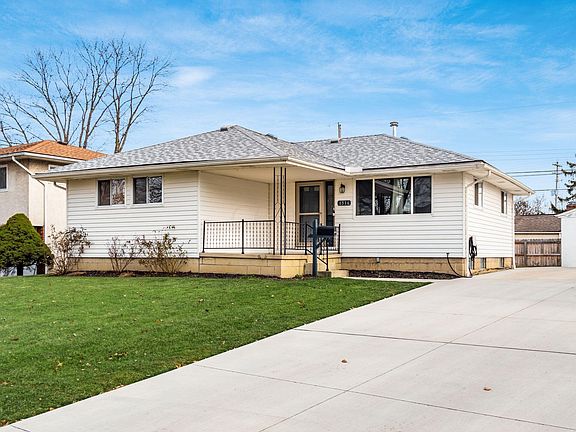 2nd image of 1516 Matthias Dr