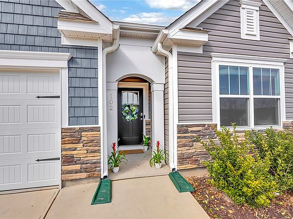 2nd image of 102 Fancy Trl