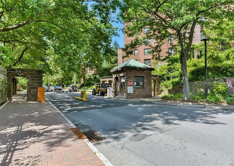 1st image of 166 Pearsall Dr APT 3A