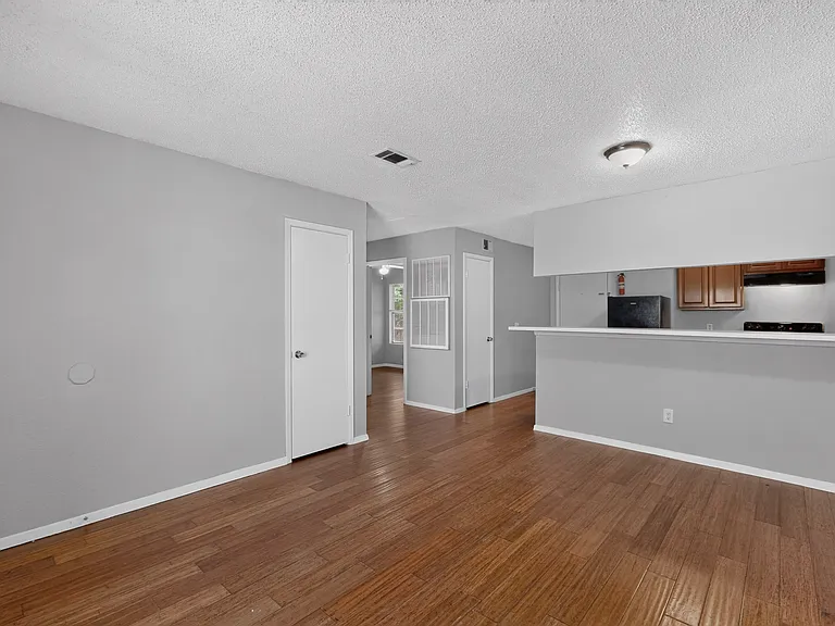 400 Raymond St #16 — Photo 13