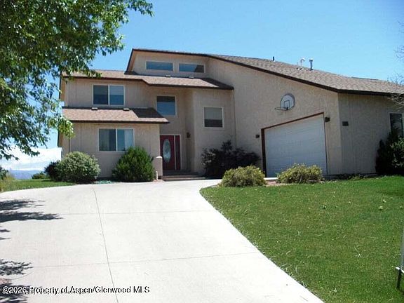 2nd image of 902 Hickory Dr