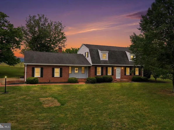 2447 Headquarters Rd, Edinburg, VA 22824