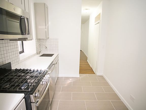 4th image of 225 W 105th St APT 2RE
