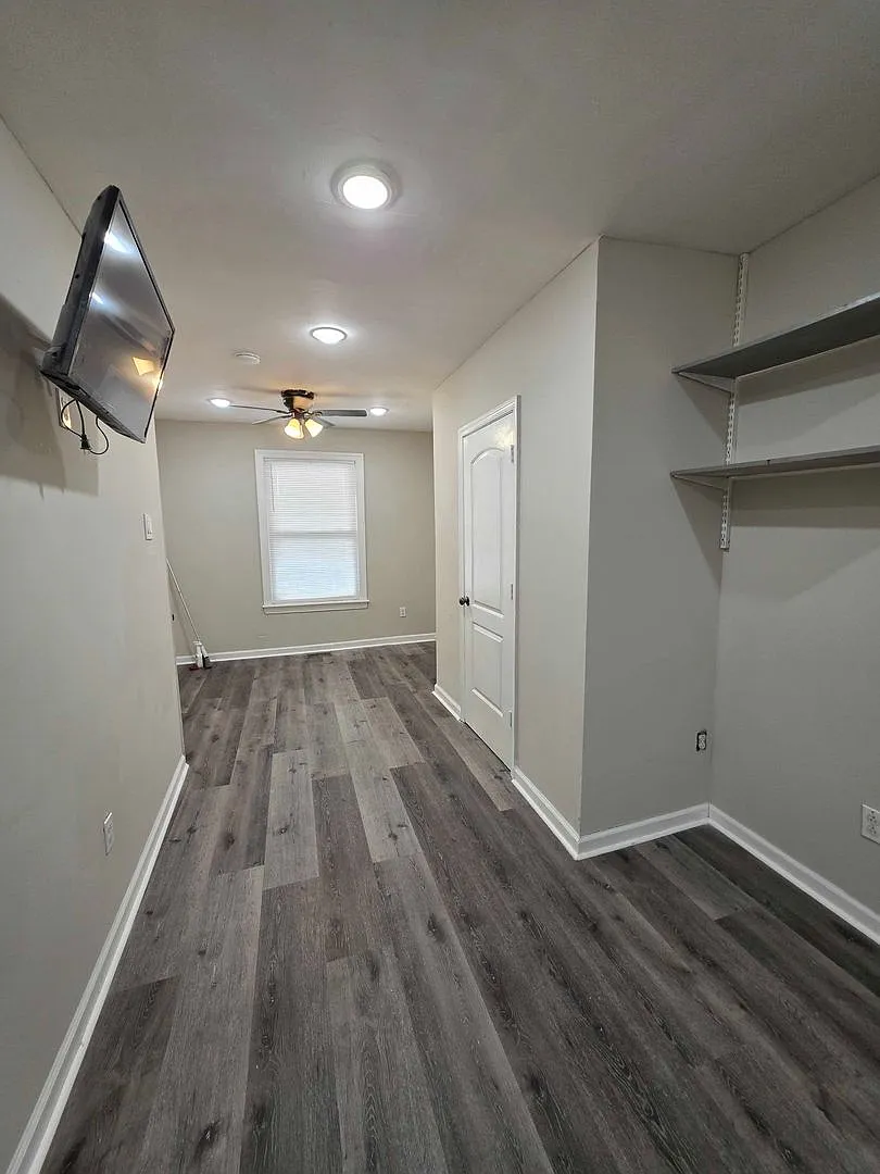 Building Photo - 5535 Crowson St