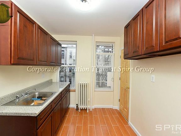 3rd image of 3041 41st St APT 2L