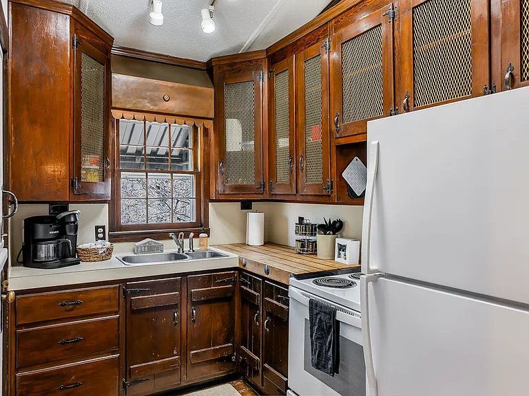 Poplar Hill Ln — Photo 4