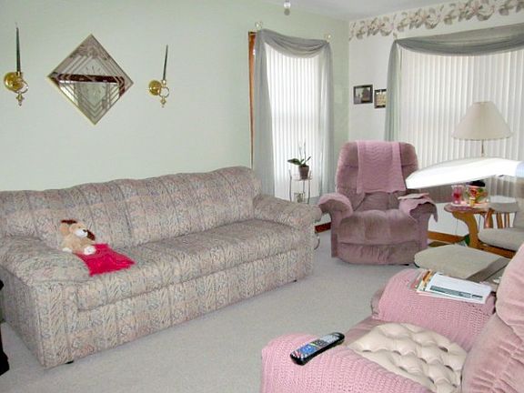 5th image of 203 E 14th St