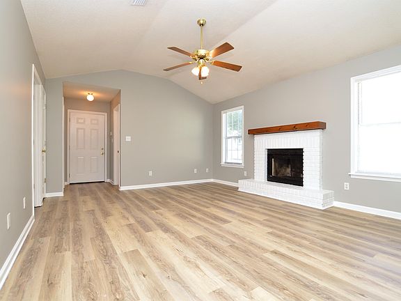 3rd image of 1332 Edgewood Dr