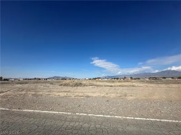 960 E Honeysuckle St, Pahrump, NV 89048