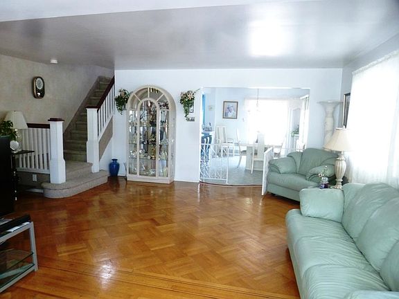 4th image of 1749 Marine Pkwy