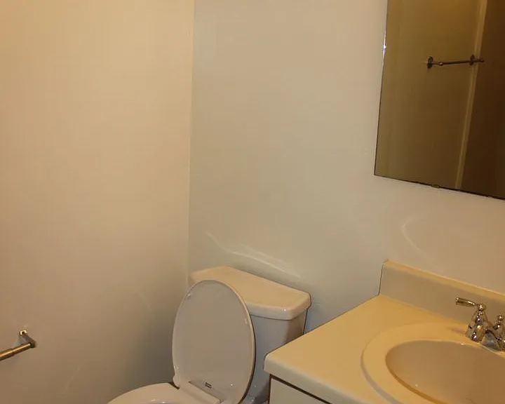 862 Patrick Henry Dr — Photo 10