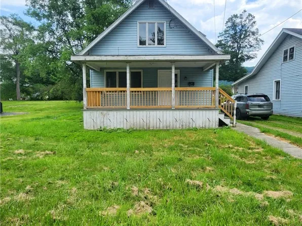 612 Wildwood Ave, Salamanca, NY 14779