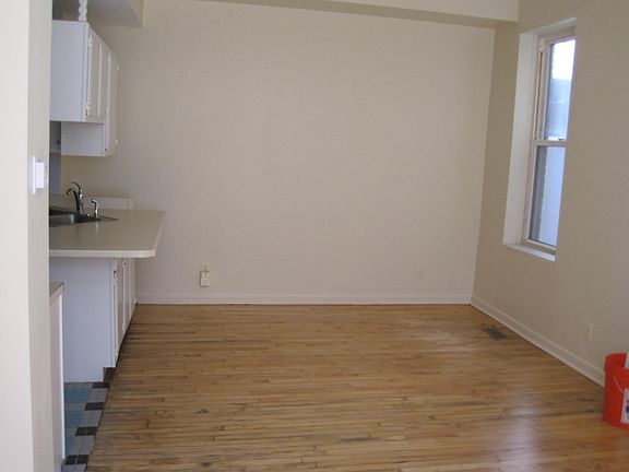 5th image of 918 N Damen Ave APT 2R