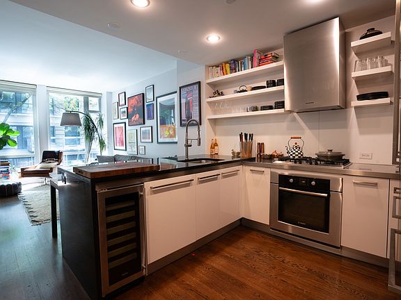 4th image of 133 W 22nd St APT 2C