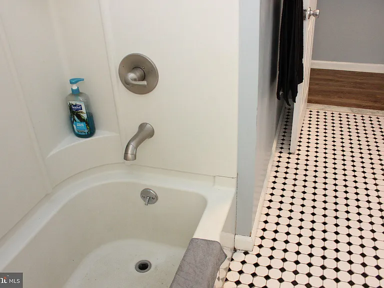 2400 Duncan St #1 — Photo 19