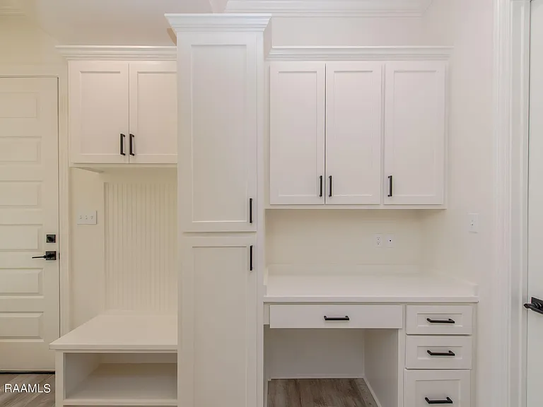 424 Dunvegan Ct — Photo 17