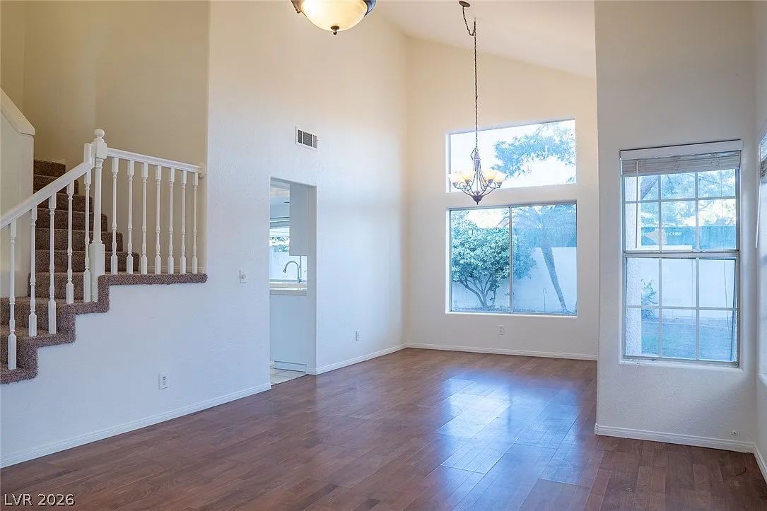 3 bed, 2.5 bath, 1950 sqft, $2,200 — Photo 3