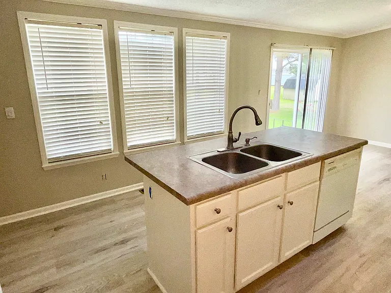 115 Lacy Ln — Photo 4