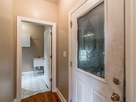 3rd image of 102 Sterling Dr
