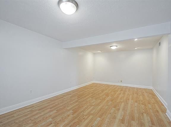 4th image of 865 Oakwood Dr