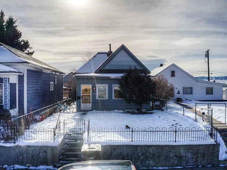 920 Caledonia St — Photo 2