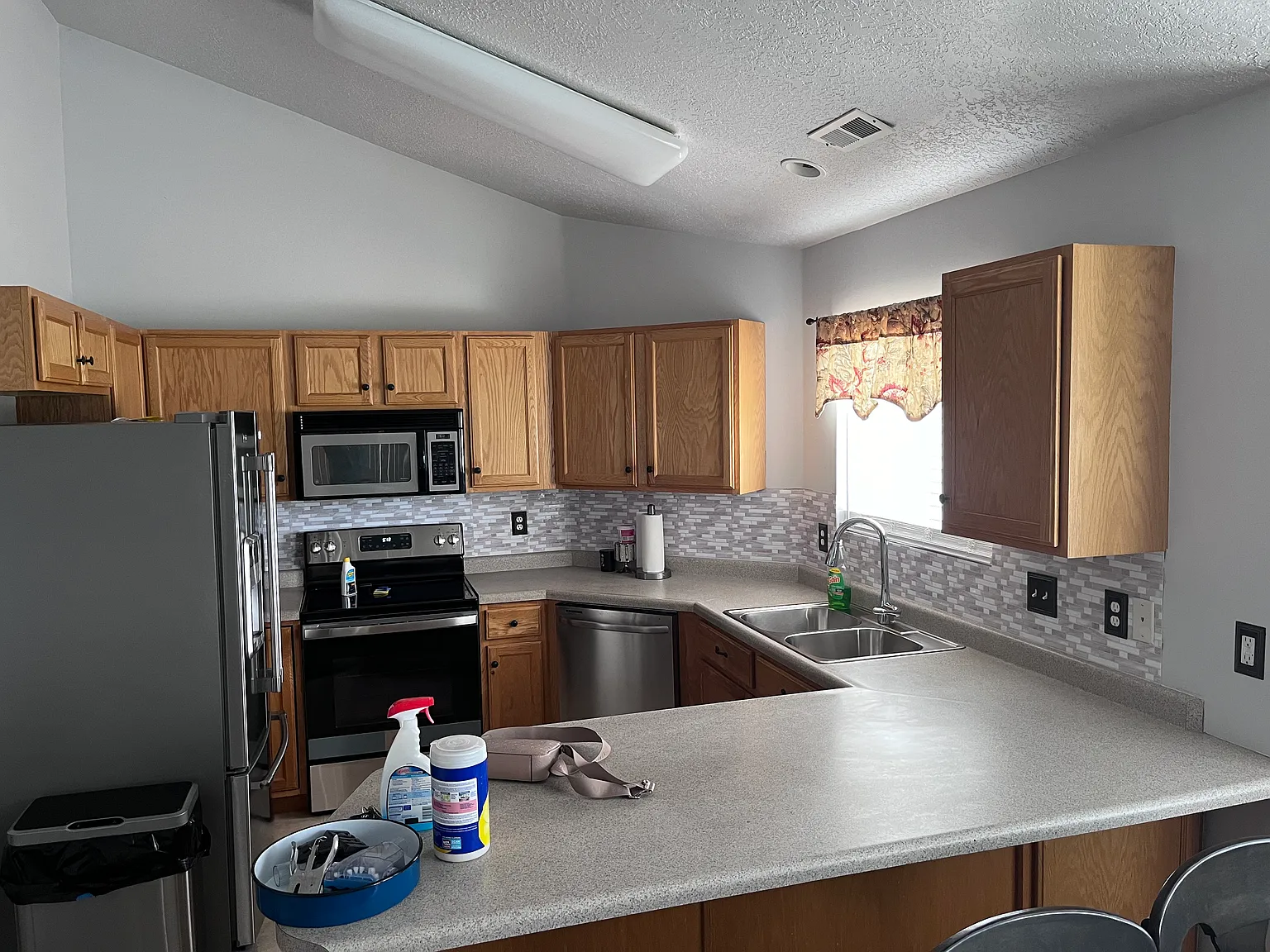 3 bed, 1247 sqft, $1,975 — Photo 2
