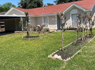 614 Meadowglen Dr, Baytown, TX 77521