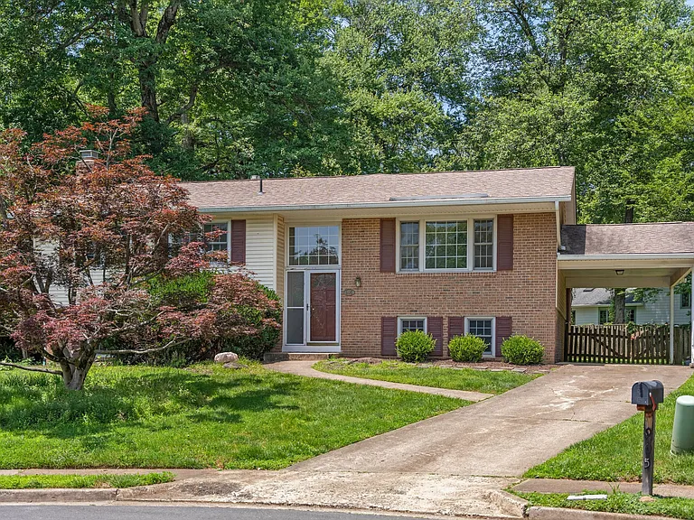 905 Carole Ct SE — Photo 2