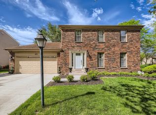 430 Ridgefield Dr, Roselle, IL 60172