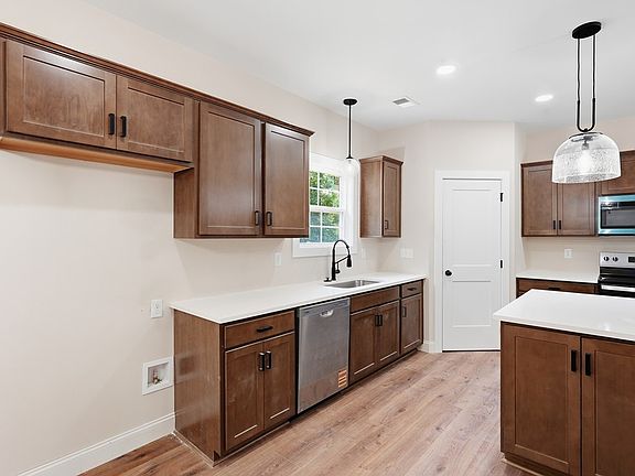 5th image of 1205 Buckingham Pl