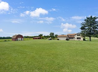 6934 N Red Oak Rd, Freeport, IL 61032