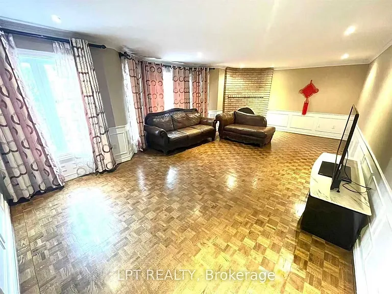 31 Glenayr Rd — Photo 8