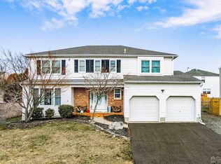 15 Highland Dr, Parlin, NJ 08859