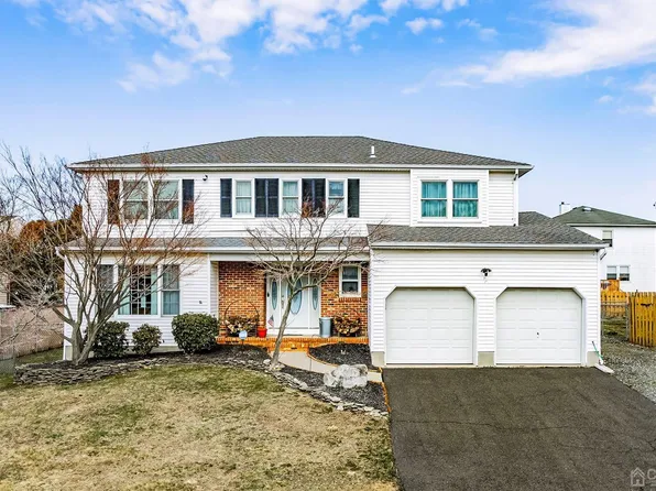 15 Highland Dr, Parlin, NJ 08859