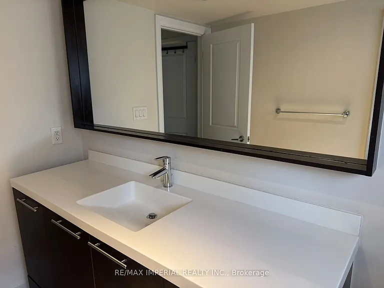 5 Oakburn Cres #Townhouse 8 — Photo 12